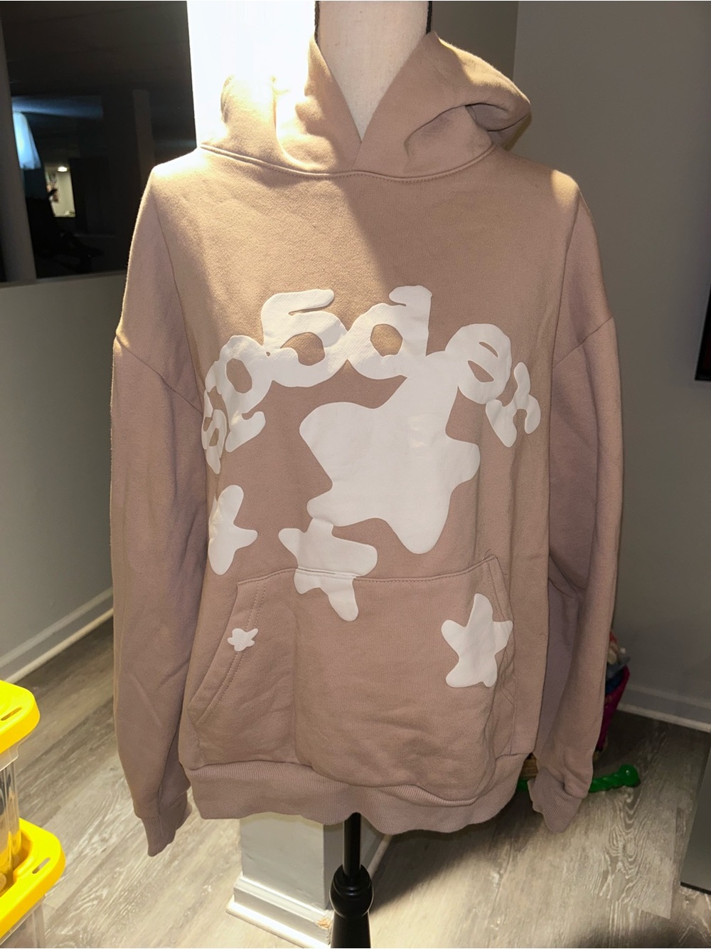 Sp5der beluga hoodie in sand with white graphics